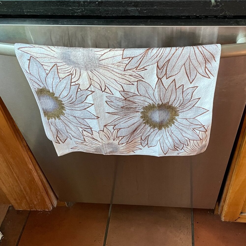 Kitchen Towel Set of 4 Floral Patterns (NWOT)